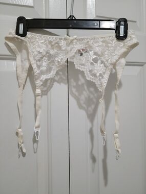 Vintage Lovers Lane White Lace Garter Belt